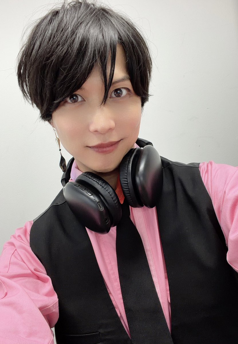 Koujiiwasaki's tweet photo. マーダーミステリーステージ
3作品 日替わり公演！！
『聖者の行進』終わりました。
昼、夜の2公演、ご来場いただいた皆さん、ありがとうございました。
一緒に時間を過ごせて嬉しかったです。

本日もソンモさん、サポートの皆様、差し入れをありがとうございました！
UKさん、ソンモさんと。 https://t.co/xo5q3zurJt