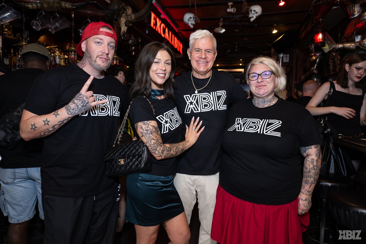 PornoDan's tweet photo. Pics from the XBIZ Kickoff Party I hosted with @SaraJayXXX - @VeraJarv @foss_greta @MrTexasX @Katiesummer222 @MarkGotham83 @AnhaBellissima @dannig_x https://t.co/YP5FM2G22w