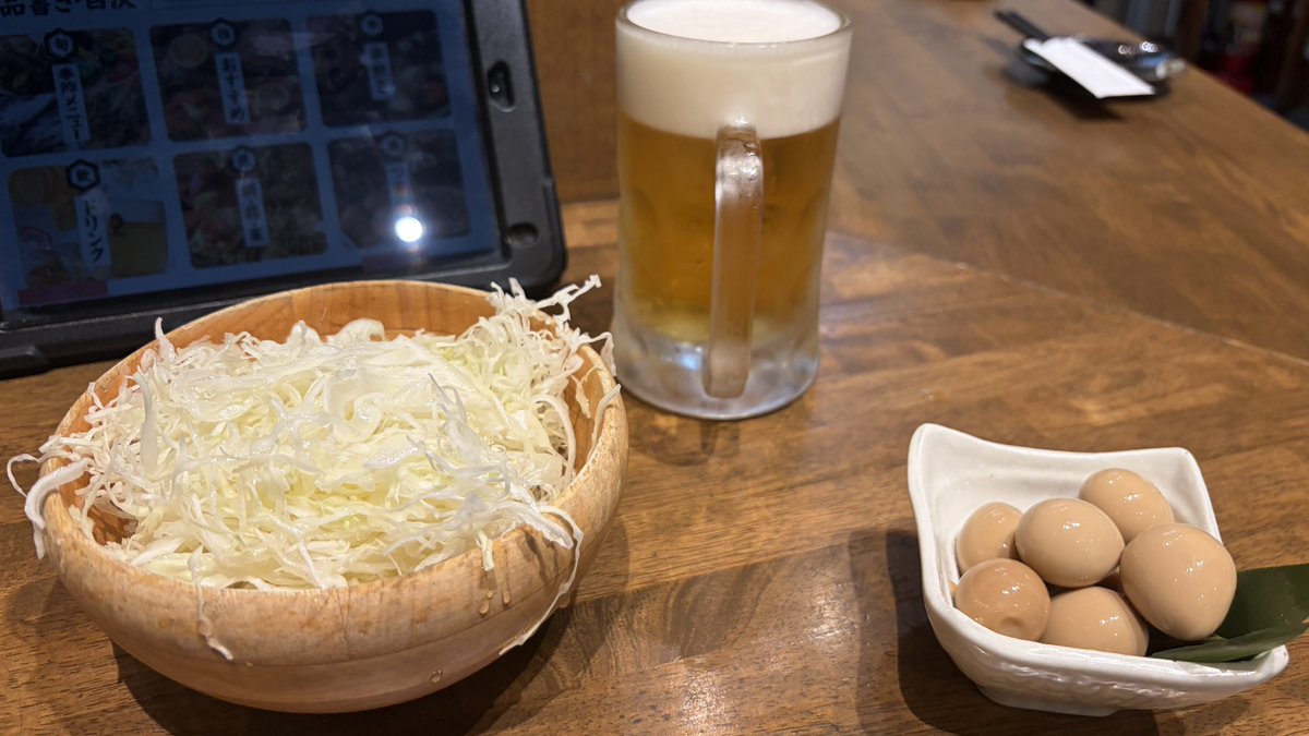 Sugar_fool's tweet photo. 秋葉原の居酒屋で飲み始めたら後ろの席で｢そもそもFGOはぁ！マスター1人にサーヴァントが数百人いるのがおかしくてぇ！｣ってデカイ声で騒いでるFate原理主義者が居て神 https://t.co/asuUjGYMfo
