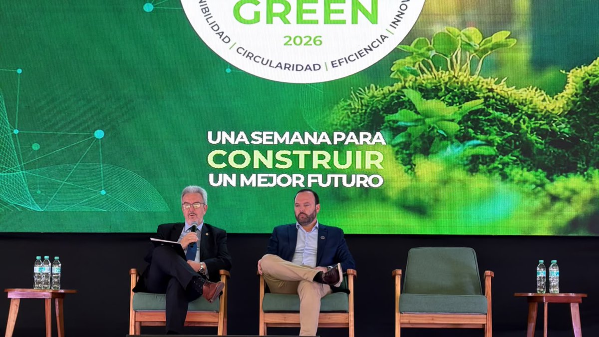 rnpy920am's tweet photo. Móvil @bethastevensd  

🗣️Ing. Rolando de Barros, ministro del @mambiente_py y 🗣️ Enrique Duarte, presidente de la @UIP_py 
🔹Apertura del Foro Internacional BUILDGREEN 2026

📍Auditorio, Salón Veteranos de la Guerra del Chaco, Asunción https://t.co/dlzTlzUFG6