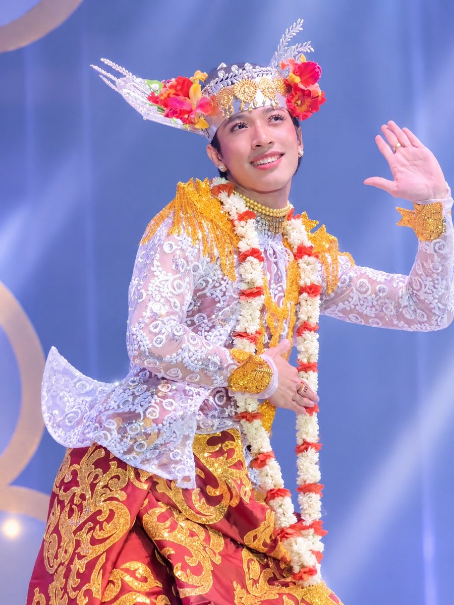 aureliazabu's tweet photo. Nothing compares to traditional elegance. 👑
#AungZabu #TheArtofTradition 🇲🇲 https://t.co/u7AUhYkq16