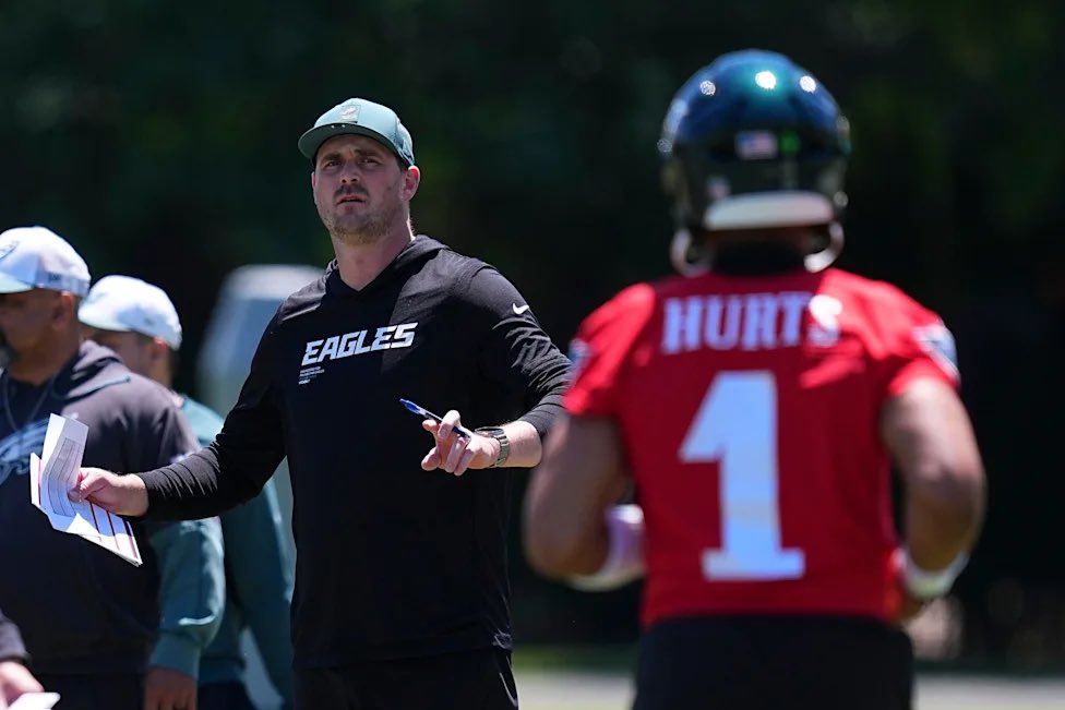 DiBonaNFL's tweet photo. Eagles QB Jalen Hurts completed a pass to nine different players against the Titans.

Hurts never did that in a single game last season.

In fact, Hurts only TARGETED eight different players in just one game (Week 12 @ DAL).

Sean Mannion’s impact is clear in Philadelphia. https://t.co/U7YIOwJk3a