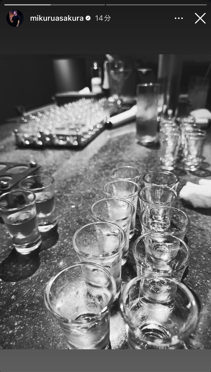 R10iia's tweet photo. 未来飲んでるね笑🥃 https://t.co/nNefVNojnD