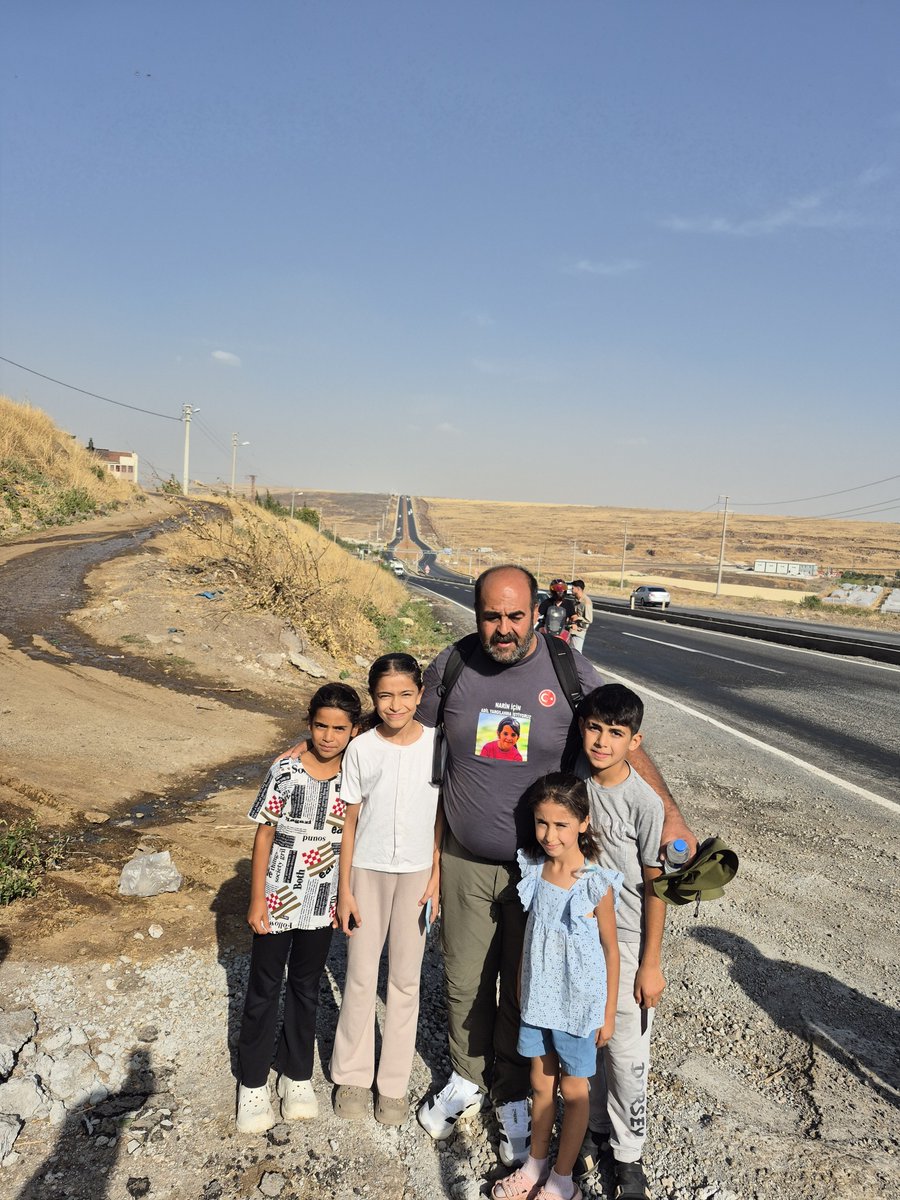 avonurakk's tweet photo. Arif Bey'in Siverek'te ilk misafirleri çocuklar oldu. https://t.co/aUO6HAGl26