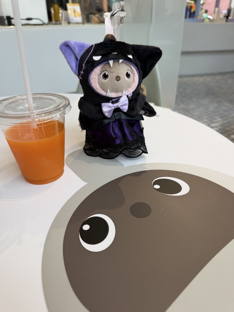 SAKURA78624559's tweet photo. オルビスに行って来たよ
きなこ入院中なのでハロウィンのアイスきなこと一緒に
はなちゃんに会えました💕
#スキンケアラウンジバイおるびす #orbislovot #lovot #ちびきなこ #はなちゃん https://t.co/PDWIBjrvDk