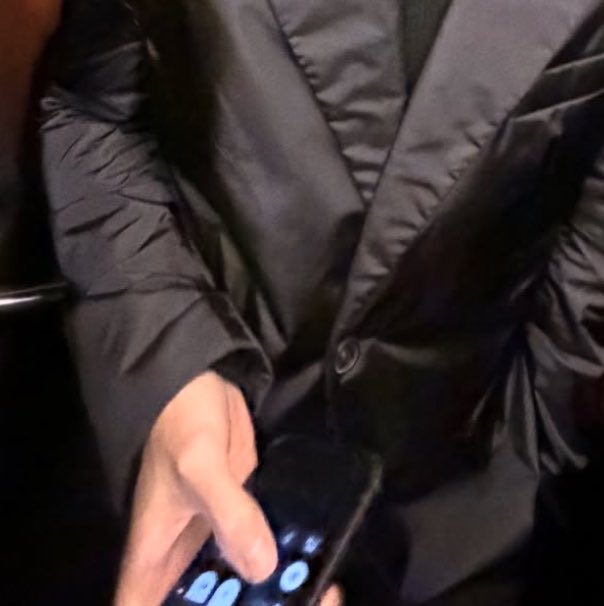 neotfy's tweet photo. me pretending to be on my phone when walking by people my age https://t.co/KltUN2RTq3