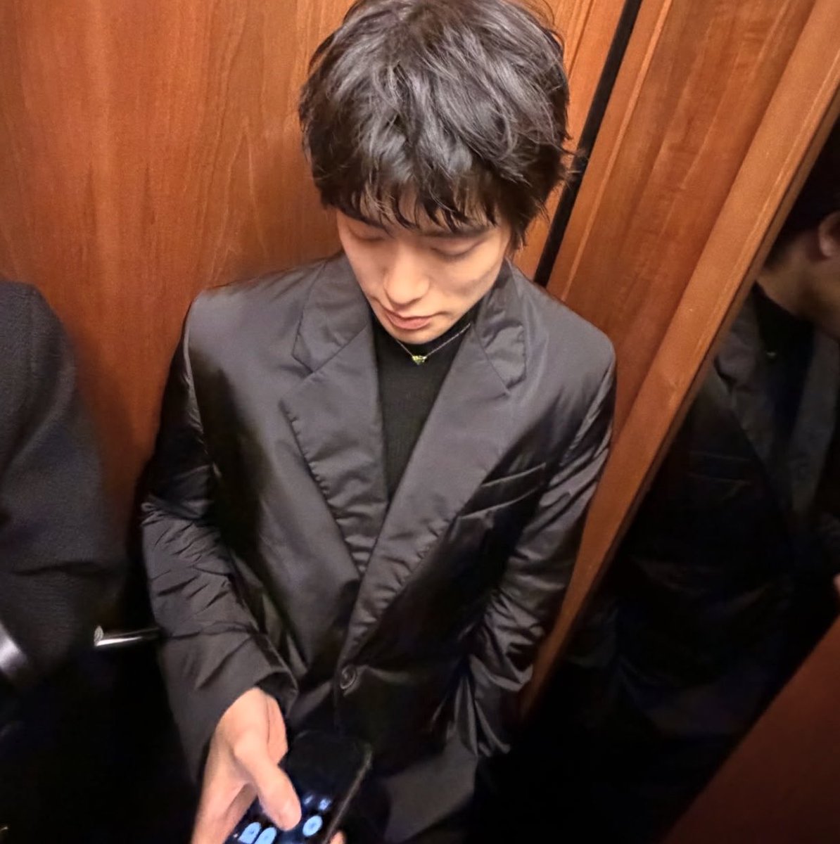 neotfy's tweet photo. me pretending to be on my phone when walking by people my age https://t.co/KltUN2RTq3