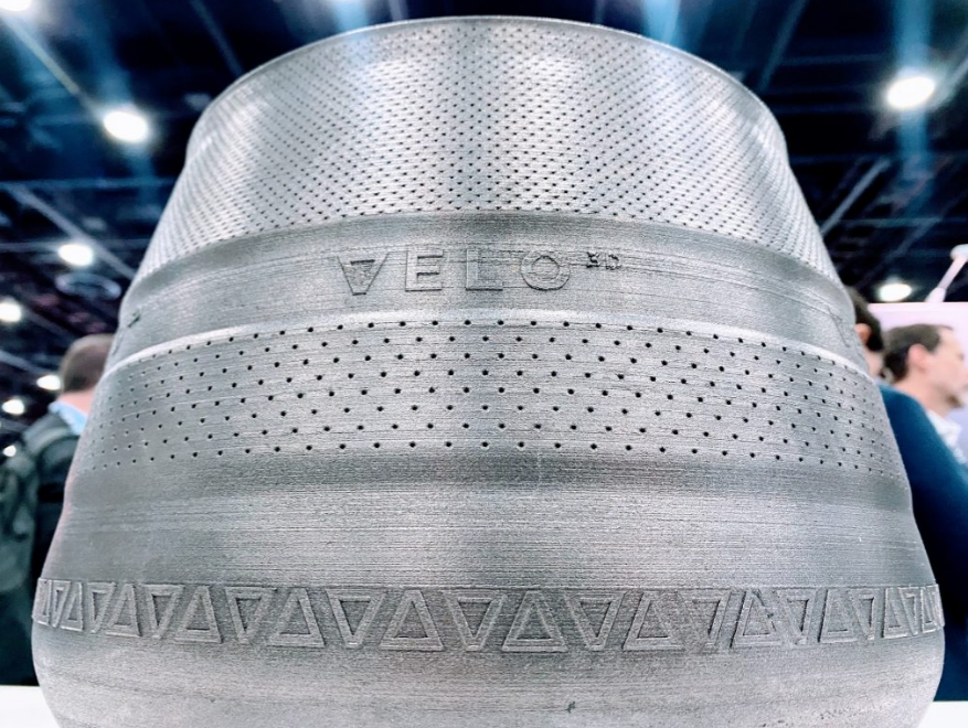 BrandonHayes52's tweet photo. $VELO printers are shipping, but the factory is still burning through cash.

Sapphire focuses on parts for rockets, engines, and fuel lines—components where suppliers can’t be easily switched. Revenue is picking up, with a gross margin just over 20%, but the company is still a long way from being able to “self-fund its expansion.” The new plant is projected to triple production capacity, and capital expenditures will need to keep pace.

RPS (replacement parts/services) aims to account for 25%–30% of annual revenue; only then will the one-time sale of machines turn into predictable income. GIDEP merely demonstrates the ability to exchange quality data with defense projects. Short positions are high, so news can easily trigger a short squeeze; once that subsides, the market will still depend on whether there are buyers for the next machine. Analysts’ target price of around $23 is a one-year target, not a target for this week’s trading.

Today: $10.6–$12.2. If it breaks above $11.50, test $12.2; if it falls back below $11, watch for $10.6 first.
1–3 days: $9.8–$13.0. Without new machine orders, it will be difficult to hold $13.
4 Weeks: If Q3 shows gross margins moving toward 30% and cash flow doesn’t drop sharply → $12–$16. If there’s a shipment slowdown or refinancing expectations → $8–$10. $31 is the previous high from June.

Defense components are driving demand. Whether gross margins and cash flow can support a new factory will determine whether this small-cap stock can hold its ground.

#VELO #QQQ #STOCK