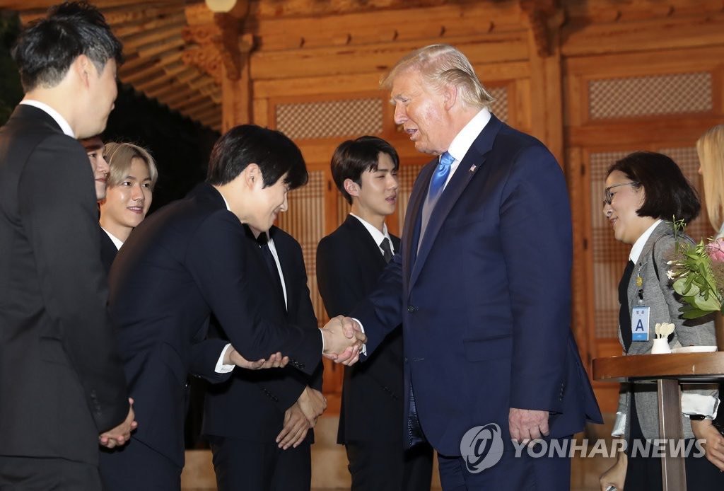 jaeonistte's tweet photo. EXO are abusers apologist and MAGA, you ain't talking in the first place. https://t.co/V48QzbtY9T
