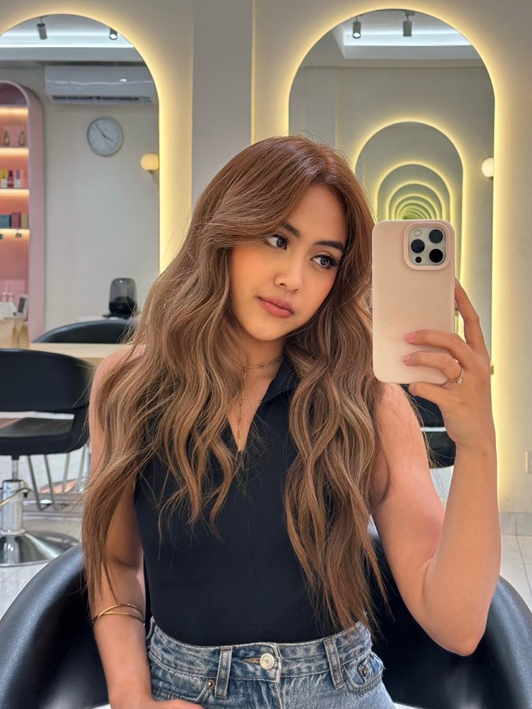 _siscasaras_'s tweet photo. Yang ini blonde baik https://t.co/AKlYXb0Bsj