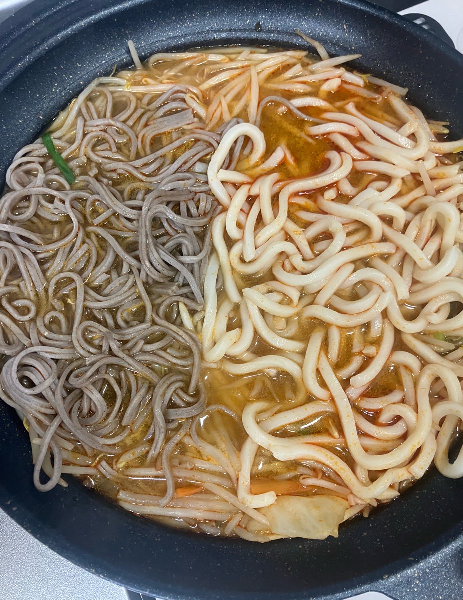 Dorfer_Ro's tweet photo. 辛味噌鍋食べたいけど、そばもうどんも食べたかったんだよ https://t.co/Nf6lVr2QzX