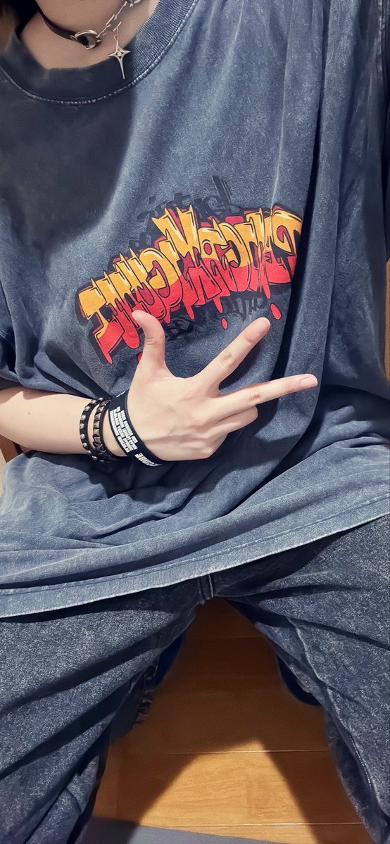 Sh1na_417's tweet photo. 50クラ公認ポーズ忘れかけてました‼️✌️

今日会ってくれた方全員ありがとうございました〜🥲
そしてぴここちゃんはフェスへの声掛けをしてくれて本当に本当にありがとう〜😭✨️

早く次のオフイベがほしいです‼️✋ https://t.co/VZsVcEuvLZ