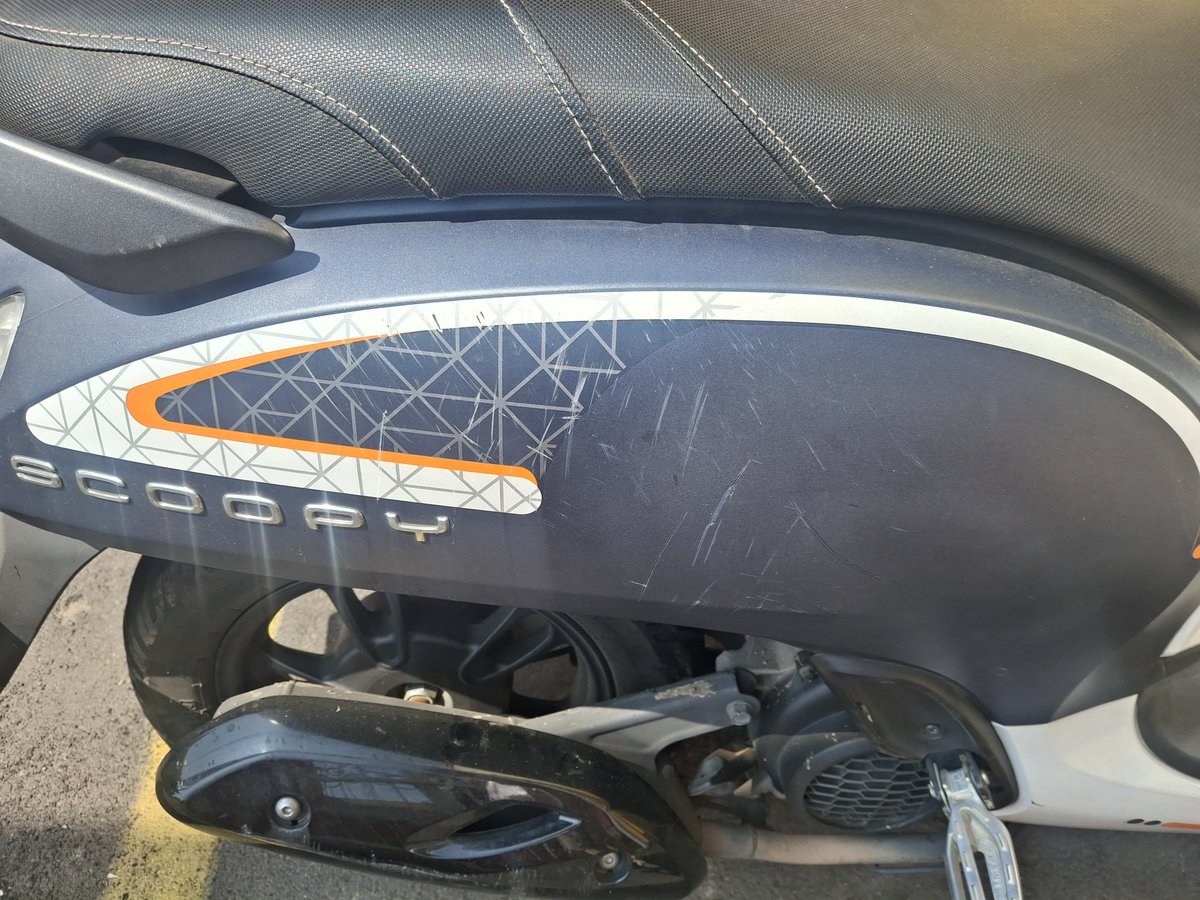 oceanleavess's tweet photo. NEED HELP!!!
Tolong kasih tau kalau motor baret-baret kaya gini harus apa?😔
Pengen balik mulus, solusi satu-satunya harus ganti body kah?
#ask #zonauangㅤ https://t.co/LPr0ZPIXhg