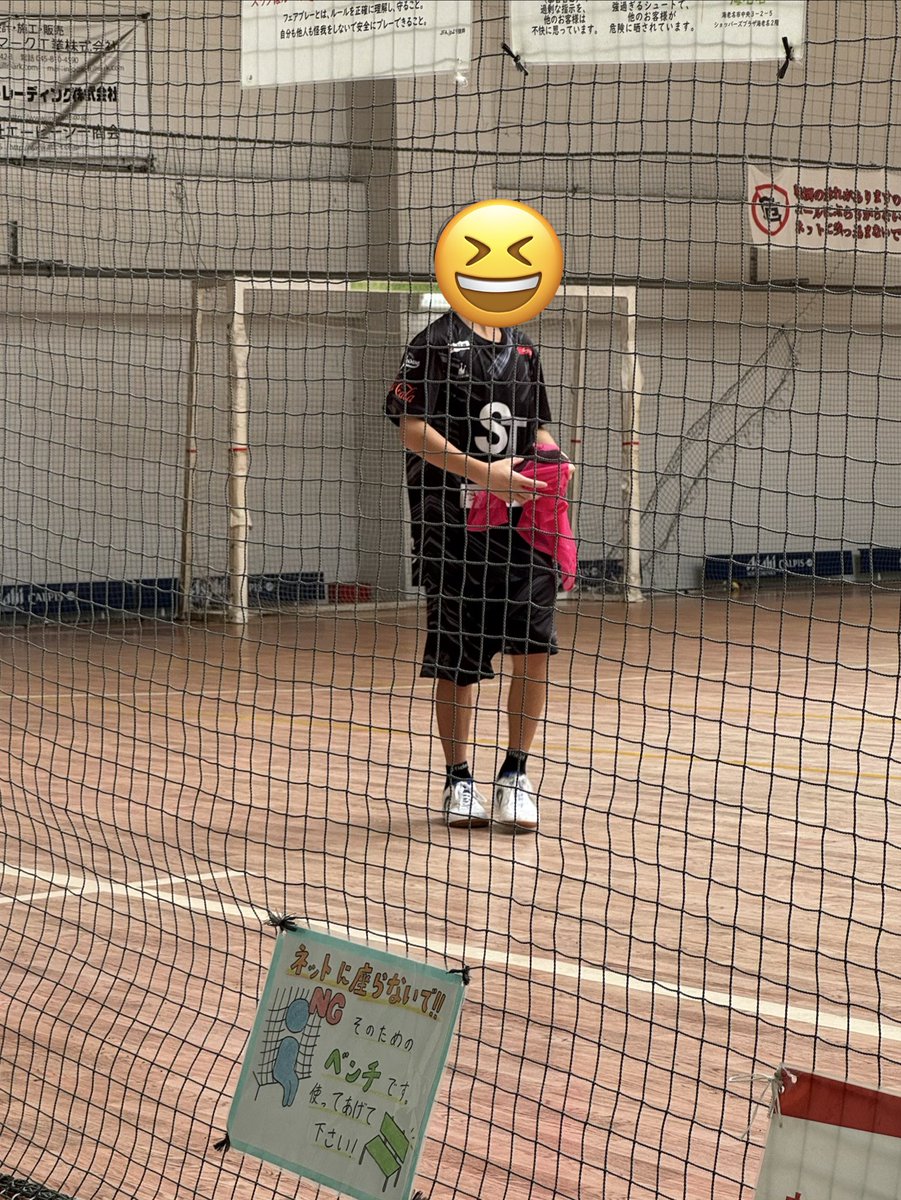 SnaAug's tweet photo. 今日はとあるフットサルに親子で参加して来ました。
服も靴もシェア出来るようになり、成長を感じました。
プレーも成長が見られたので良かったです。
こんな機会を頂けた事に感謝です。
#ゴミさん主催フットサル
#何気靴お揃い
#たまにはＦリーグ見に行こう https://t.co/F77fUwFDjT