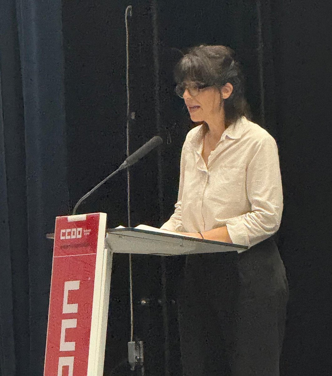 CCOORM's tweet photo. La intervención de Teresa Fuentes, SG de CCOO Región de Murcia, en el Consejo Confederal de CCOO ha reconocido el gran trabajo realizado por parte de la organización para tramitar más de 7.500 expedientes de regularización, valorando que la labor sindical ha sido una forma concreta de garantizar que nadie se quede atrás. La secretaria general también ha trasladado a todo el Consejo las distintas realidades que tenemos en la Región de Murcia en cuanto a elecciones sindicales y unidad de acción.