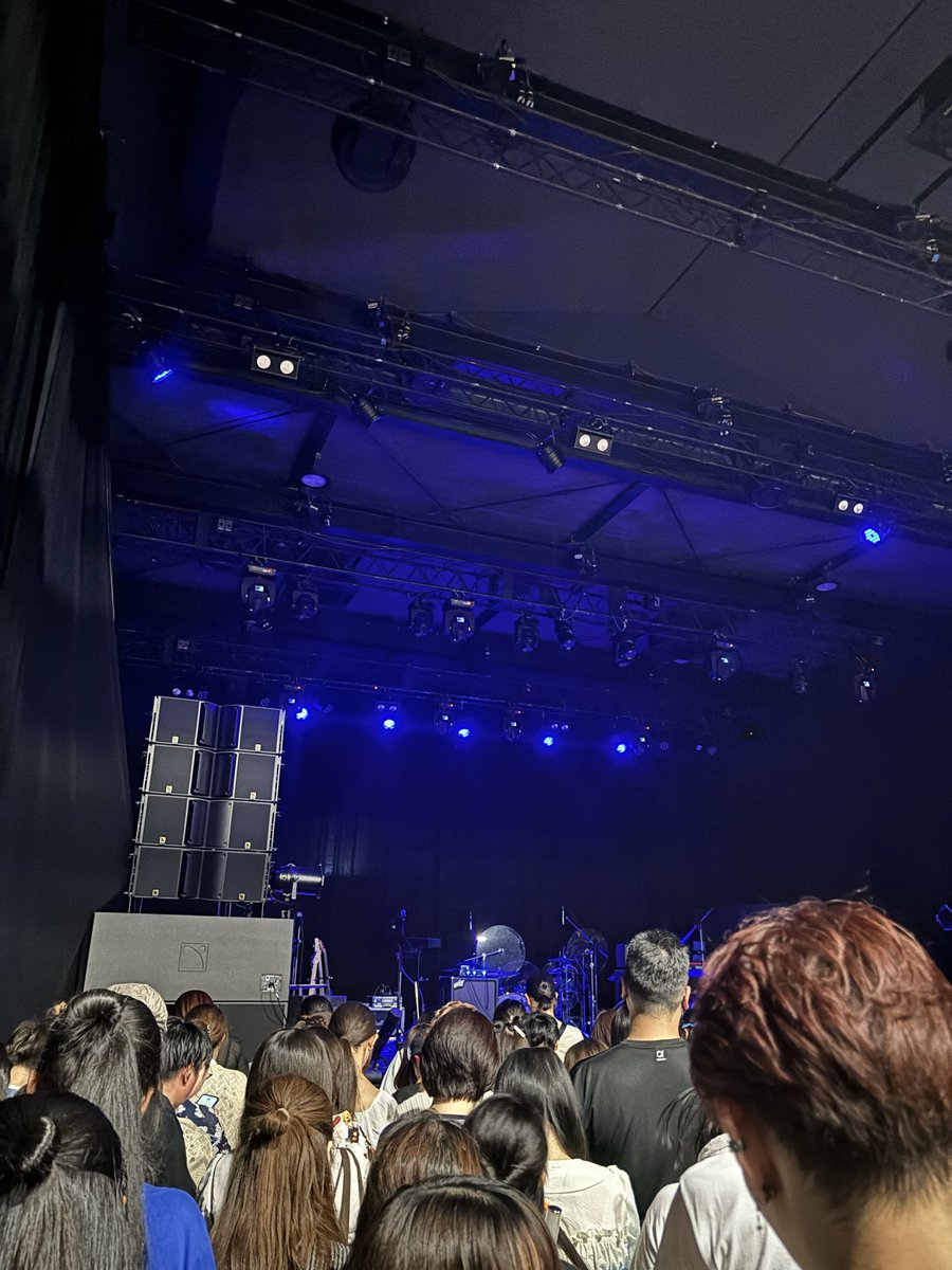 usagimaru66's tweet photo. 両部参加してきました！
きゅきゅらいぶは本当に番号に恵まれて前から3番目😳
めっちゃ見える、とにかく見える

そして最後にもまーから銀のポンポンまで受け取り最高の思い出です！！

桃色ヒーリング100回聴きながら帰ります

#きゅきゅらいぶABC https://t.co/tA38HtrBCT