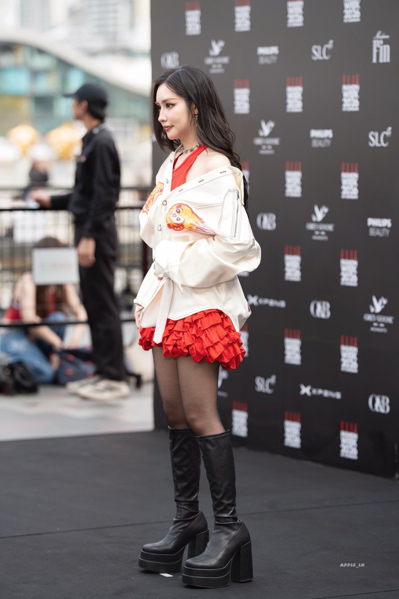Apple_LK927's tweet photo. Sexy 😻

#ELLEFashionWeek2026
#EFW26ATICONSIAM
#SeeYouAtTheTent
#lookkaewkamollak https://t.co/x71SRN78e6