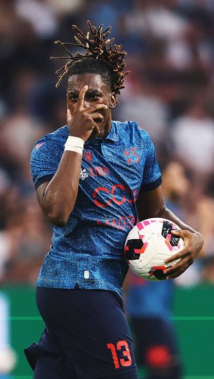 DS0meone's tweet photo. Winsley Boteli🇨🇭(20)‼️FC Sionに所属するテクニカルなストライカー。パワースピードも併せ持つ新時代の9番。🇨🇭代表にも初選出。FC Sionはすでにガラタサライの€30mのオファーを拒否との報道。アトレティコはこの好調なストライカーに興味を示している👀🔥 https://t.co/oc0vEijHLy