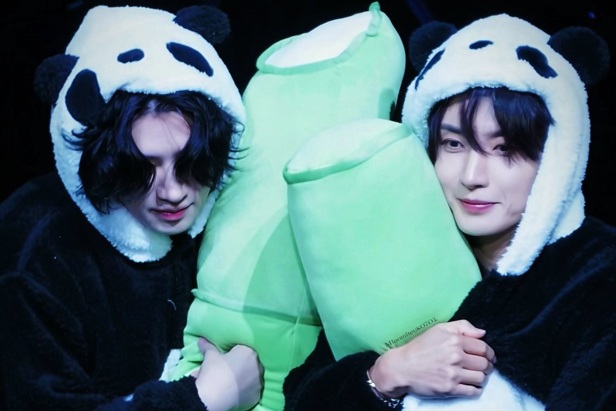 Miaomiteuk's tweet photo. 260919 SUPER JUNIOR-83z fancon [1983] IN MACAU

🐼🐼🎋🎋

#LEETEUK #이특 
#HEECHUL #희철 
#83line #83z 
#利特 #金希澈
#superjunior
@special1004 https://t.co/gzCKODa2kf