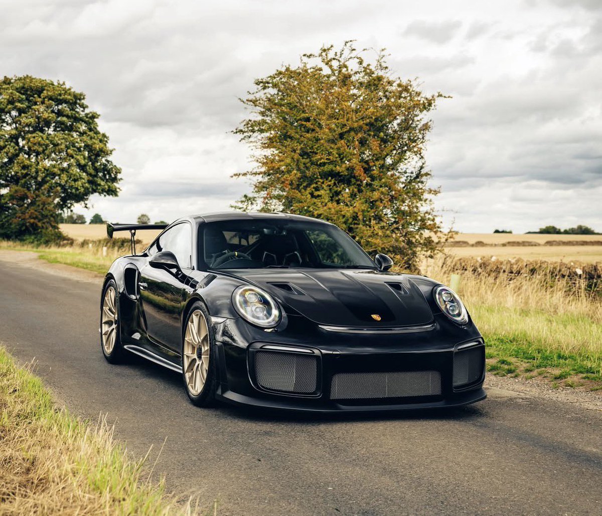 carpxrnpicx's tweet photo. Porsche GT2RS https://t.co/gPfxET3ZwI