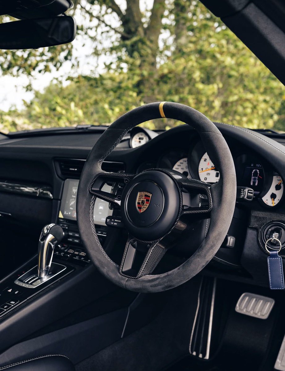 carpxrnpicx's tweet photo. Porsche GT2RS https://t.co/gPfxET3ZwI