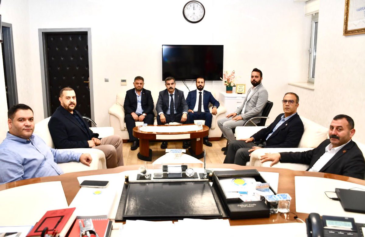 Sanliurfa_MHP's tweet photo. İl Başkanımız Sayın Ecz. Osman Mutlu, İl Yönetim Kurulu Üyelerimiz ile birlikte Harran Üniversitesi Genel Sekreteri Sayın Zübeyir Zorlu’yu makamında ziyaret etti.

Nazik misafirperverliklerinden dolayı Sayın Zübeyir Zorlu’ya teşekkür ediyoruz.

@dbdevletbahceli 
@MHP_Bilgi 
@eczosmanmutlu
