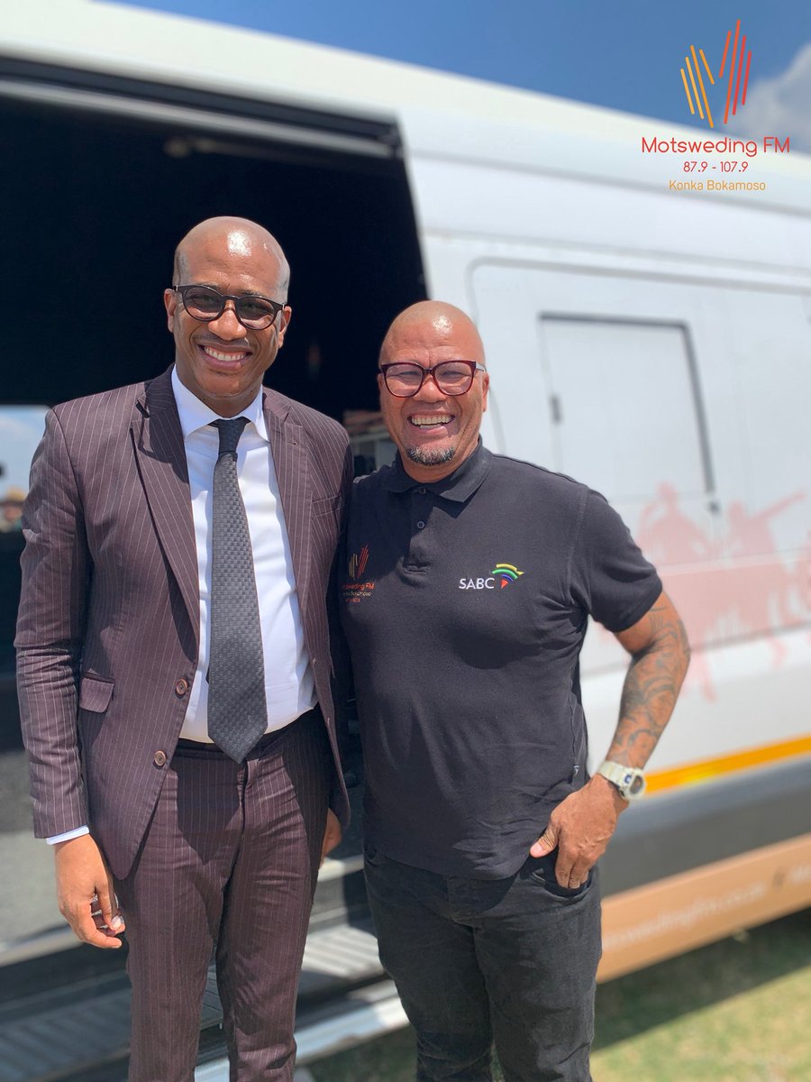 motswedingfm's tweet photo. Motsweding fm e gasa ka tlhamalalo gotswa mo lebaleng la metshameko la Philemon Masinga mo motsengsetoropong wa Khuma gaufi le Stilfintein, mo mmasepalaleng wa selegae wa matlosana. 

Tonakgolo Rre Lazarus Mokgosi le motlatsatona mo kantorong ya mopresidente Rre Kenny Morolong ba thankgolola letsholo la diphitlhelelo tsa kgololosego tsa profense ya North West.

#MotswedingFM #TadiEaAmusa