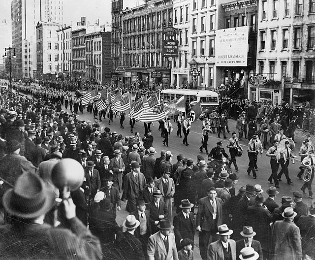SupmSupm42's tweet photo. @Olle_Smith @DietHeartNews @ricwe123 While you're at it you can post pictures of the Nazis getting a warm welcome in NYC. https://t.co/u932gW8qfw