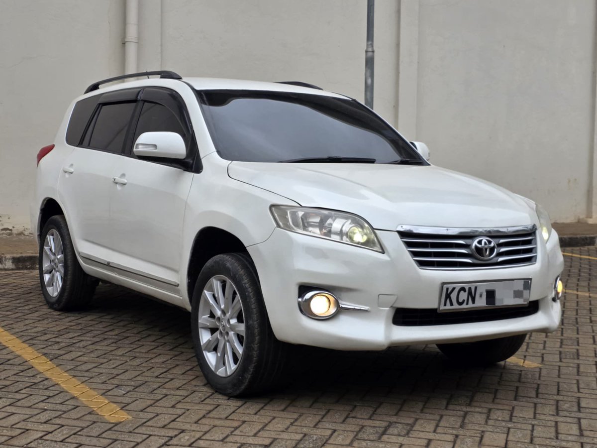 Manuouteroamers's tweet photo. TOYOTA VANGUARD
2400cc petrol engine
Automatic transmission
7-seater
Alloy rims
Fog lights

PRICE 1,450,000 https://t.co/8kayJmXprp