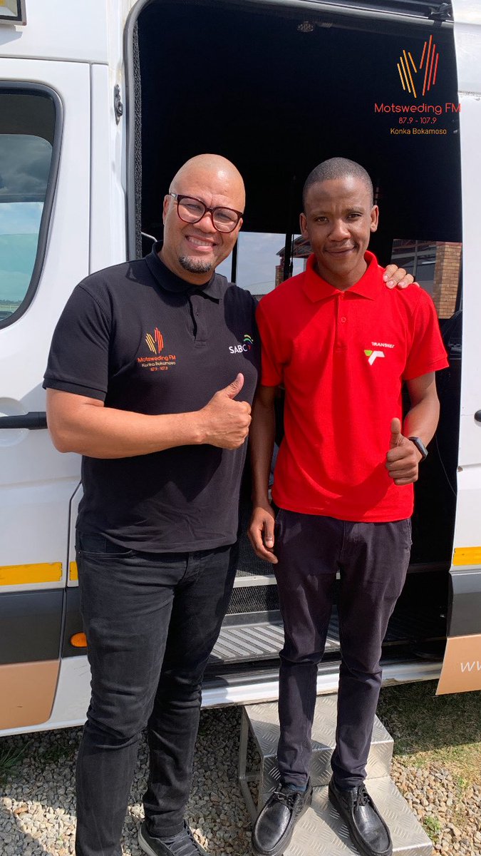 motswedingfm's tweet photo. Motsweding fm e gasa ka tlhamalalo gotswa mo lebaleng la metshameko la Philemon Masinga mo motsengsetoropong wa Khuma gaufi le Stilfintein, mo mmasepalaleng wa selegae wa matlosana. 

Tonakgolo Rre Lazarus Mokgosi le motlatsatona mo kantorong ya mopresidente Rre Kenny Morolong ba thankgolola letsholo la diphitlhelelo tsa kgololosego tsa profense ya North West.

#MotswedingFM #TadiEaAmusa