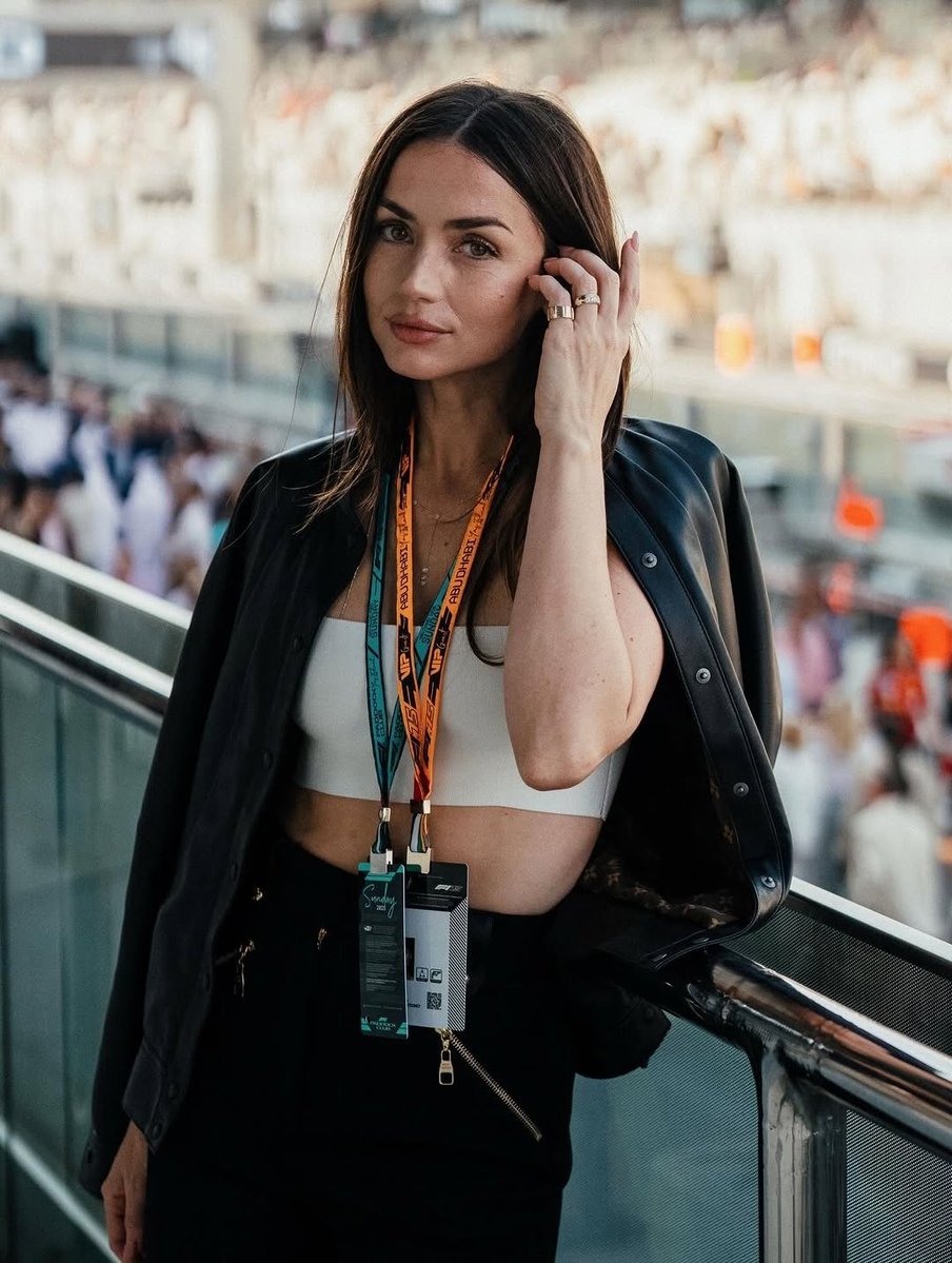 thabet22_x's tweet photo. Ana de Armas at F1 Abu Dhabi Grand Prix https://t.co/dfNCNljeqg