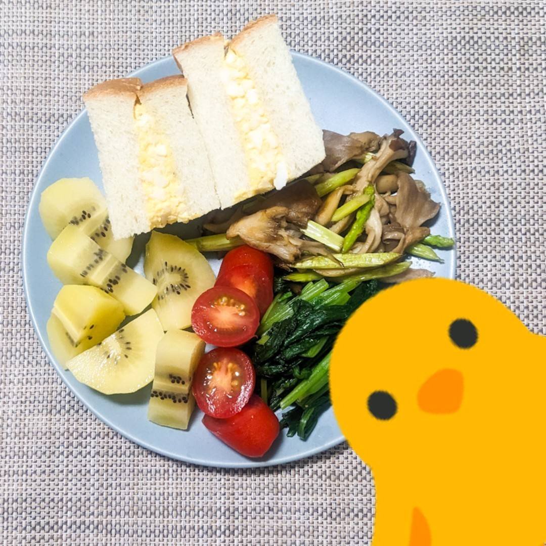 akiu_mini's tweet photo. 健やかにたくさん寝ている連休の、朝と昼を兼ねた食事の一例。
#おうちごはん #自炊記録 https://t.co/tnPQowNDv6