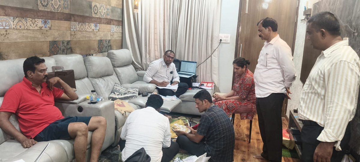 NewsMeter_In's tweet photo. @TelanganaACB registers #DAcase against #NIMS Additional Medical Superintendent Nori Lakshmi Bhasker

The #TelanganaACB alleges assets worth ₹6.13 crore #disproportionate to known income. 

Searches at 8 locations uncovered:

• 8 #flats across #Hyderabad

• 5 #openplots, including an 800-sq-yd plot in #Visakhapatnam

• ₹41L #bankbalances, ₹12L #PostOffice deposits

• ₹35L private financial investments
 + ₹29.55L #mutualfunds

• 517.8g #gold

• @Jaguar, @AudiIN , Tata Nexon & 4 two-wheelers

• Gadgets worth ₹5L

• ₹1.30Cr allegedly invested in a DRT-disputed flat

• ₹1.33Cr allegedly given as hand loans

Further asset verification is underway. 

#Case registered under Sections 13(1)(b) & 13(2) of the Prevention of Corruption Act.

ACB helpline: 1064 | @WhatsApp : 9440446106