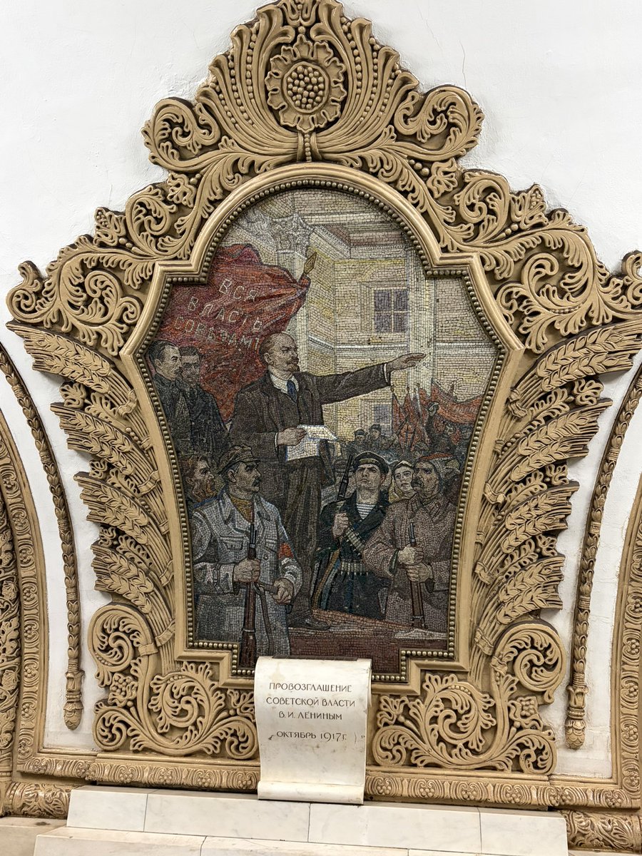 sovyetinsani's tweet photo. moskova metrosuna binmeyen konuşsun. 30snde bir metro var ve aktarmalar ücretsiz. şehrin bi ucundan bi ucuna 30dkda gidiliyor. https://t.co/k9cLeQe6GP