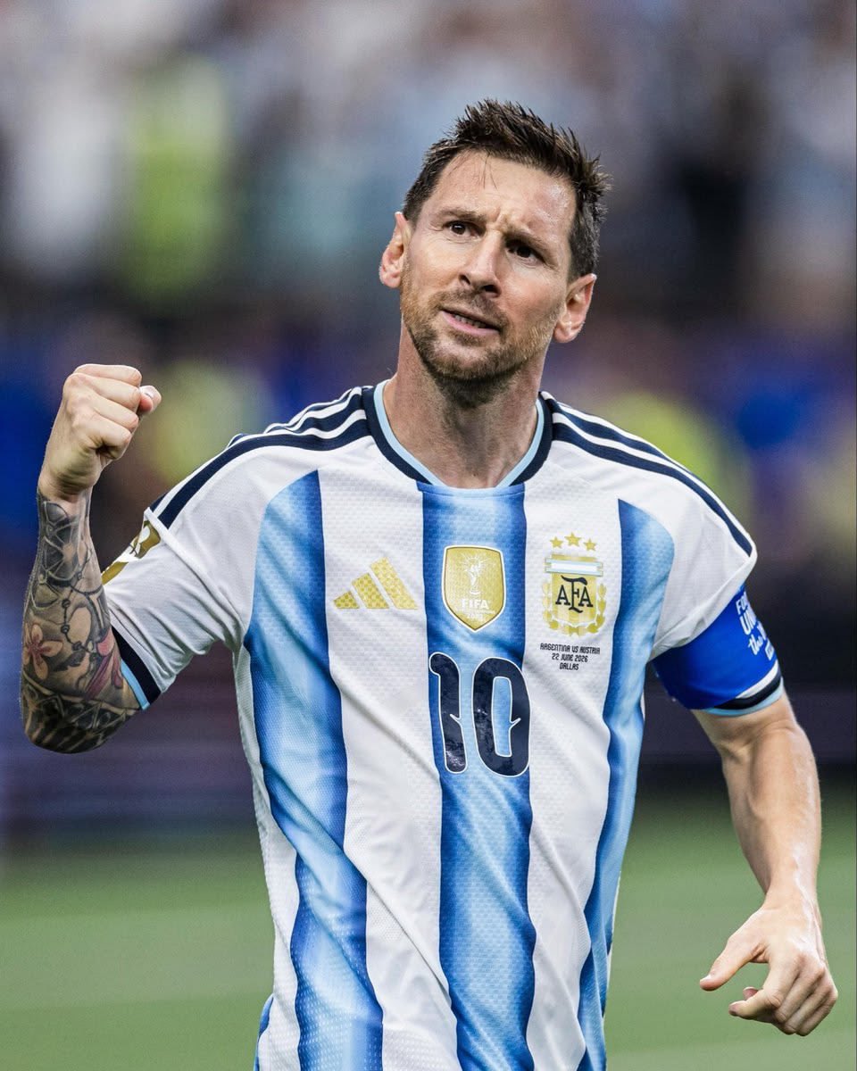 Joshua__Ubeku's tweet photo. Give the Ballon d’Or to Messi! https://t.co/3qvsk0F7r6