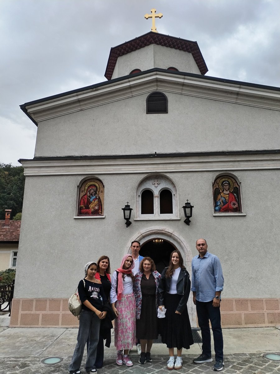 DKPecenjevce's tweet photo. На празник Рођење Пресвете Богородице, у манастиру Раковица одржан је 16. Међународни сабор духовне поезије.
Дом културе Печењевце представљале су рецитаторке, сестре Ивона и Дарија Крагујевић и Ангелина Ивановићи које су својим казивањем улепшале овај свечани дан. https://t.co/FhJTvd7qms