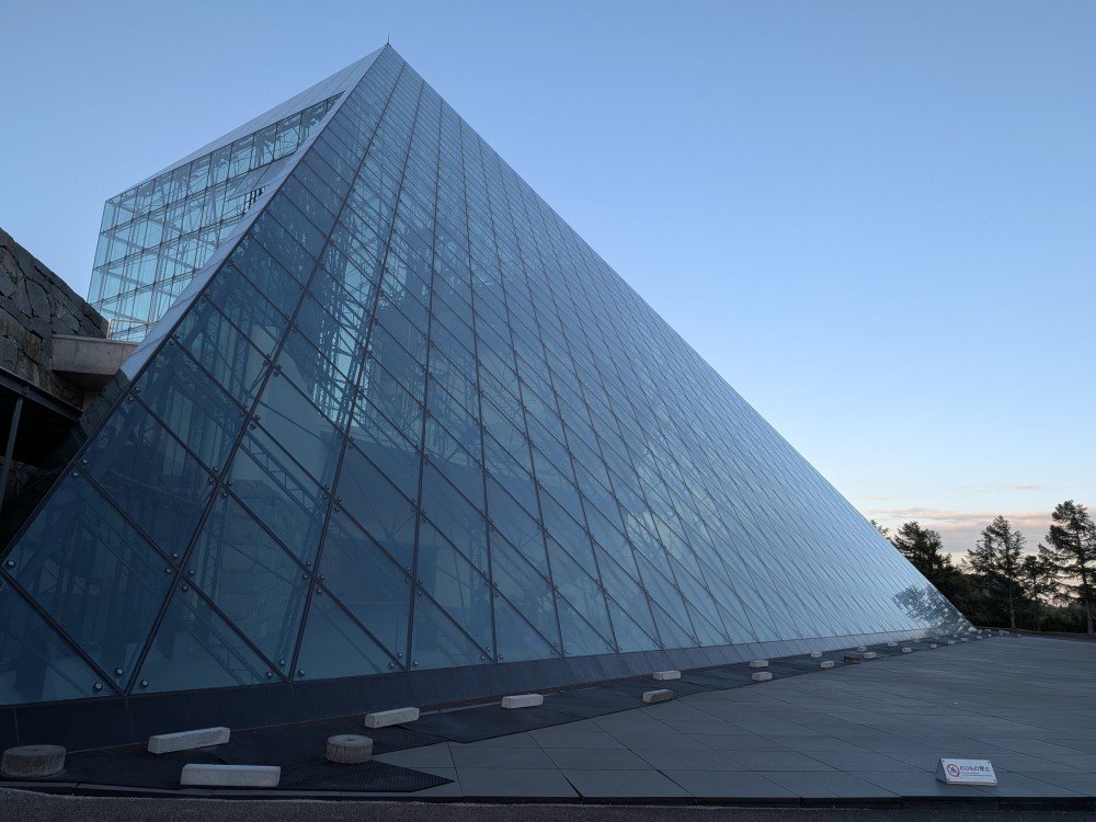rodeostarmate's tweet photo. おじさんがオサレ空間でライブするから、観に行く方は大変よ。だって、ライブ後、帰りのバスもう最終1本しかないんだもん。
タクシーアプリで予約しても 見つかりませんでした ってなるし（即時で呼んだら来てくれた）。

最後、成り行きで知人が王子と手繋いでて爆笑した…ｗ https://t.co/hyNeFEJNWZ