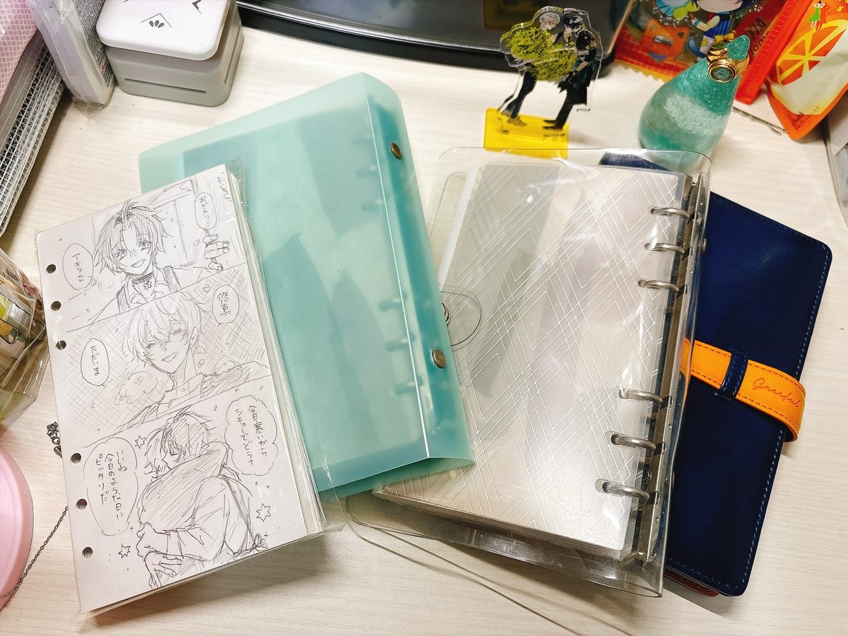 samisigarinoao's tweet photo. 明日で一絵も300日なんですけど、保管に困る鈍器になりました😌
500枚はこえている https://t.co/npo2anzXne