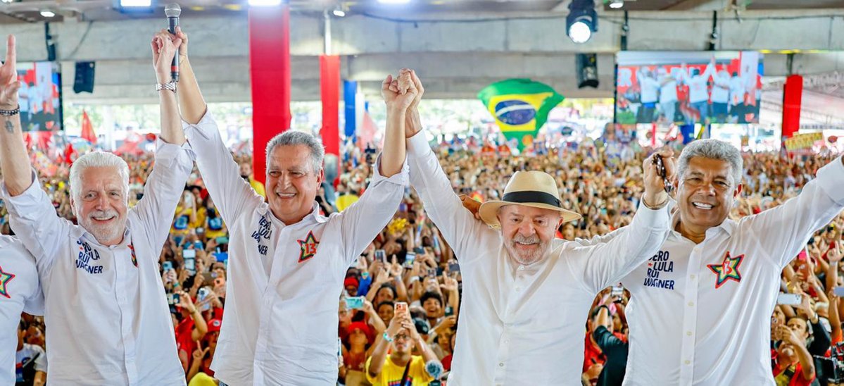 eixopolitico's tweet photo. 🇧🇷 Coligação do PT na Bahia foi a autora da ação que derrubou o site MasterWhats, que mostrava mensagens enviadas por Daniel Vorcaro, dono do Banco Master.

A coligação alegou que o site difundia conversas falsas e associava Jaques Wagner, ex-líder do governo Lula e candidato à reeleição, ao banqueiro.