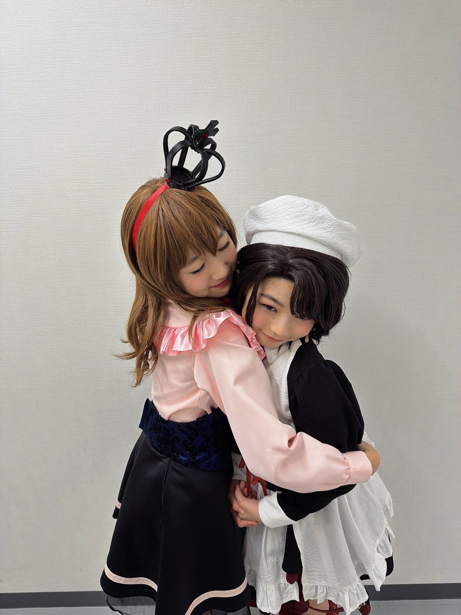 seri_yasuda's tweet photo. 本日も
「うみねこのなく頃に~Stage of the golden
Witch~Episode7」
前編-BUD Unbloomed-／後編-INtruth-

ご来場頂きありがとうございました🌹

本日は幼少紗音と📸✨

#うみステ
#うみねこのなく頃に
#umisute https://t.co/EVJyQynRHW