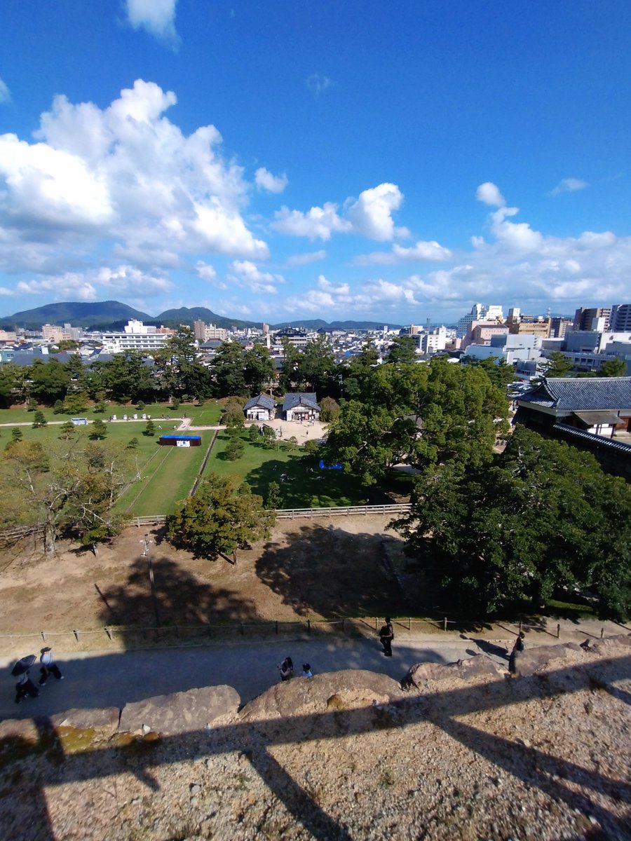 manaijinja's tweet photo. 久しぶりの秋晴れで松江神社、松江城に出掛けました。シルバーウィークで多くの観光客が訪れていました。人が居ての賑わいとあらためて思いました。
#シルバーウィーク
#松江城
#松江神社 https://t.co/9JcCOeVns6