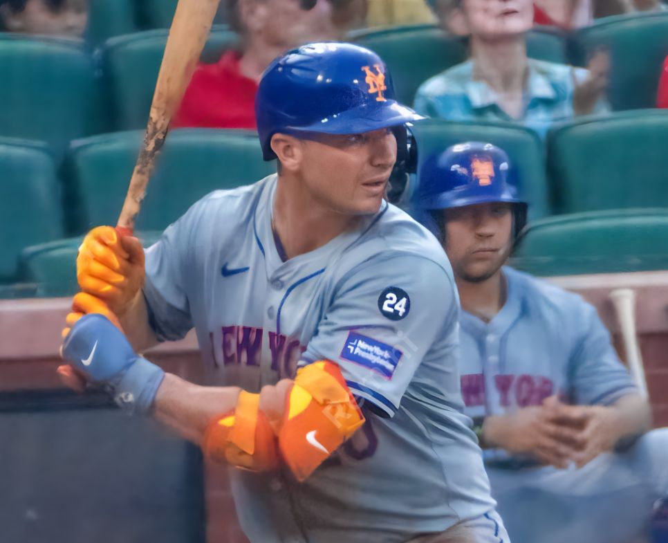 ScoreboardPulse's tweet photo. Pete Alonso launched his 39th and 40th home runs of the season, with the second blast turning a late deficit into a 4 to 3 Orioles win as Baltimore kept its slim playoff hopes alive. https://t.co/uXXTQVlrtd