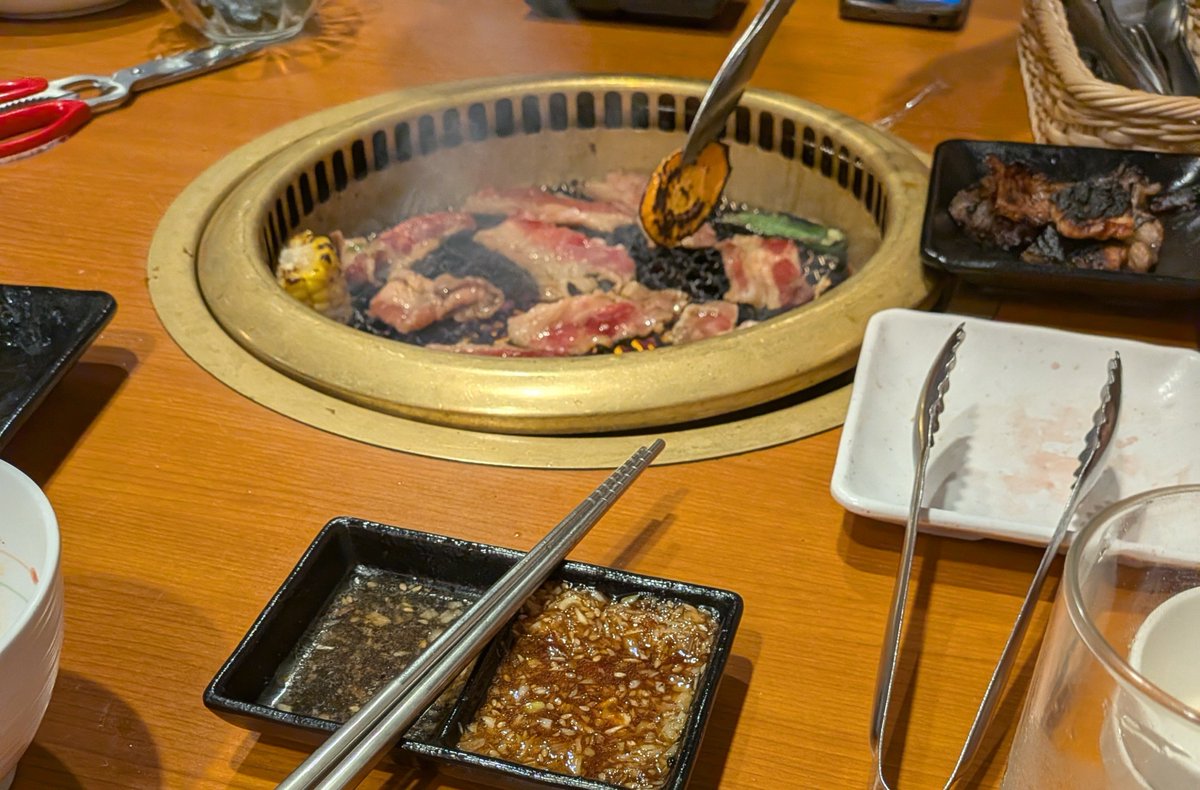 Helicobacter144's tweet photo. 監督の金で飯食ってからカラオケ行って原宿の古着屋周って家族と焼肉食いました。 https://t.co/TXCd8OtiUJ