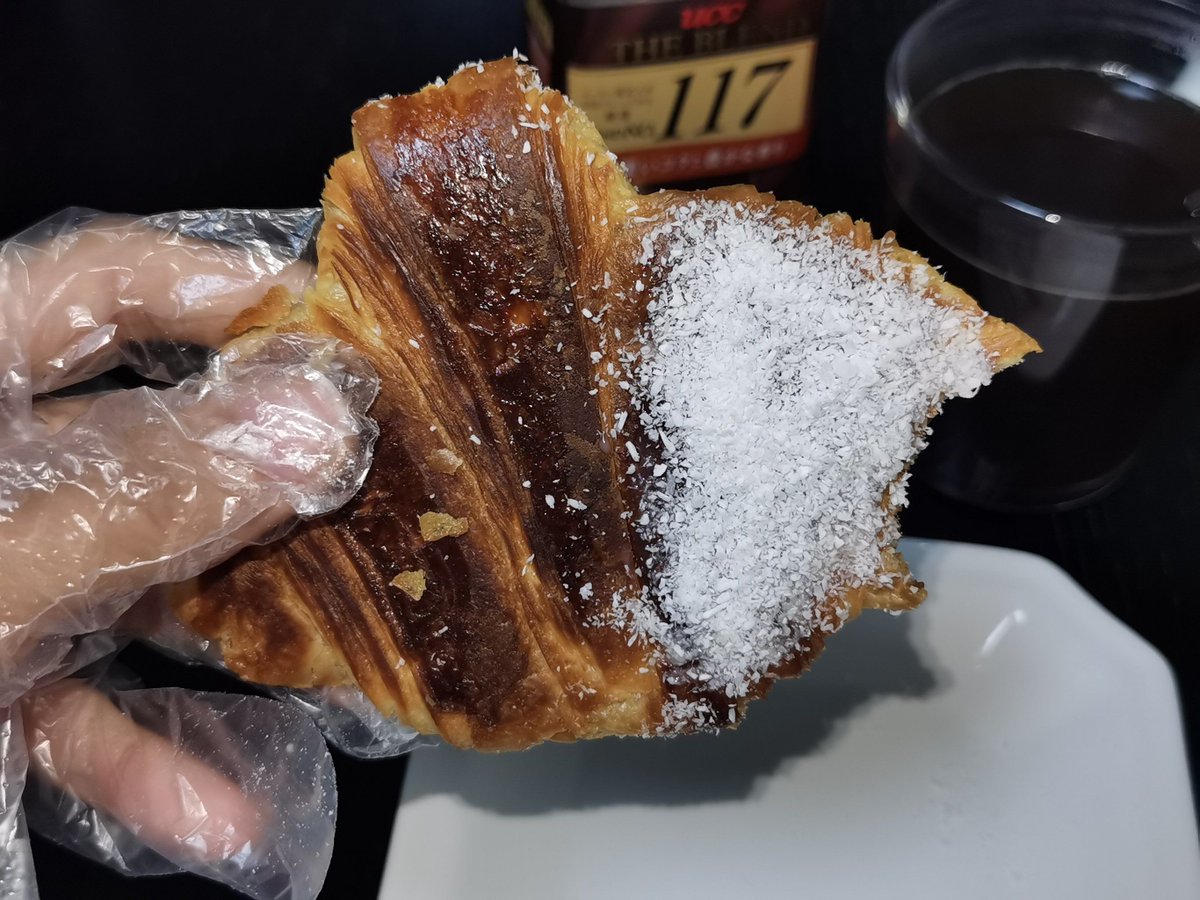 ErkanYildirim13's tweet photo. Grabbed a warm butter croissant and iced latte this rainy morning—tiny joy that turned a lazy commute into something sweet. https://t.co/n2mx56HDQd