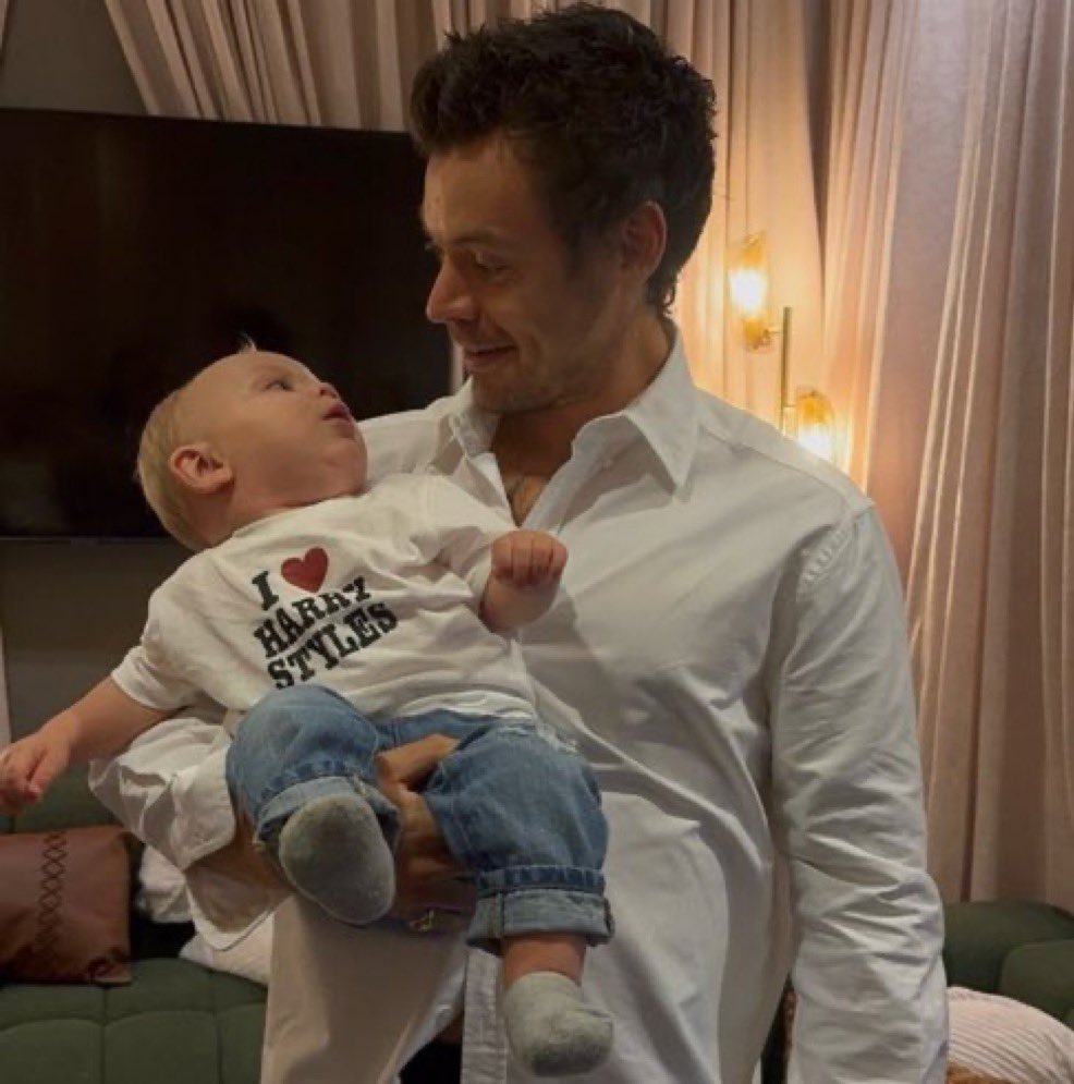freakalltime_'s tweet photo. Waking up to a picture of Harry holding a baby was not on my bingo card https://t.co/yqn5OmSnUq