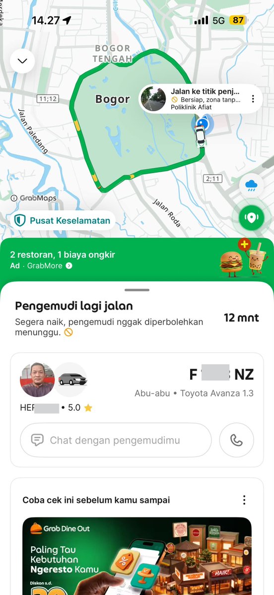 txtharihariWNI's tweet photo. Seumur-umur jadi pelanggan Grab, gue baru kali ini dimaki-maki, dikira bocil yang bikin orderan fiktif. 😭

Tolong deh, grabid, dikasih teguran driver yang model beginian.

Kok begini ya, guys, sikap drivernya? 😭 https://t.co/tS4FEOGm0k