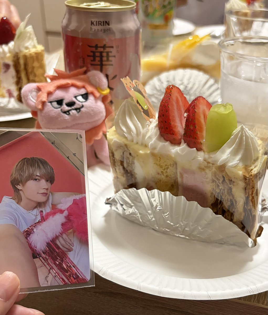 umeboshi_80's tweet photo. 華よいとケーキ！！ https://t.co/nlZNJ5V8dw