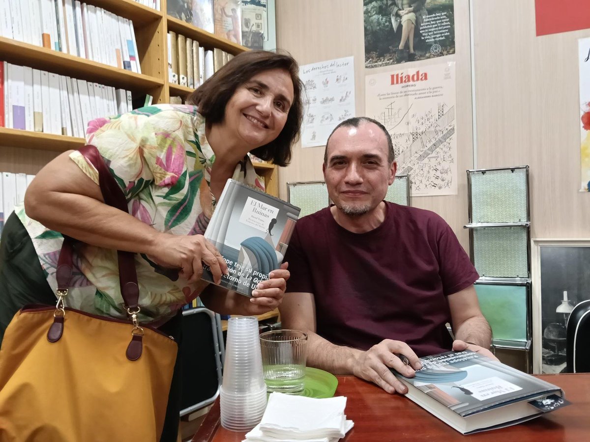 martacibelina's tweet photo. Ayer, en la firma de libros de #DavidTorres @Kandahar41 , autor de #ElMarEnRuinas, donde Penélope teje su propia continuación de #LaOdisea @reinodecordelia #literatura #Librosrecomendados Ya os contaré. https://t.co/20TbSHF8dG