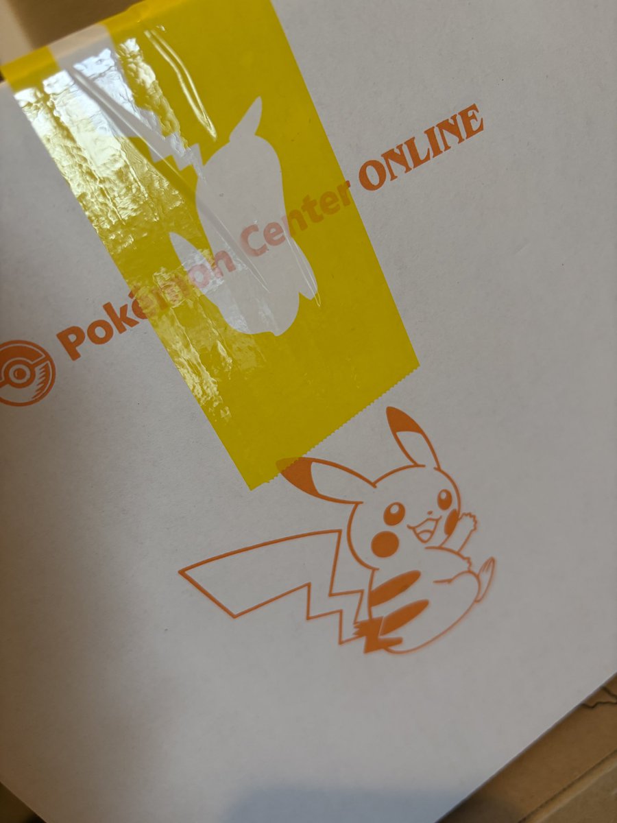hiroakiyoko's tweet photo. 半年前に注文したはじまりのピカチュウ届いた！！ダンボールまでかわいい https://t.co/2JbDZ6GgMk