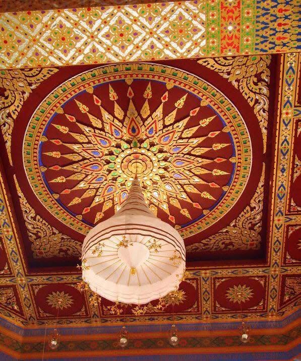 Trisuli_Devalai's tweet photo. การประดับผ้าทองย่นสอดสลับสีที่งดงามและมีลายระเอียดสูงโดยเฉพาะเมื่อคราวงานออกพระเมรุสมเด็จพระเจ้าพี่นางเธอฯ, พระเมรุสมเด็จเจ้าฟ้าเพชรรัตน์
หลักจากนั้นเป็นต้นมา ความปราณีตเชิงช่างโบราณแขนงนี้ก็เลือนหายไปด้วยการทาสีทองทื่อๆ ความงามในงานสถาปัตยกรรมไทยโบราณถึงคราวเสื่อมถอยลง https://t.co/Sy2IVsJDeW